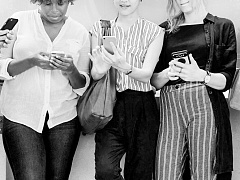 Напиши мне твит,  добавь в друзья,  заставь купить