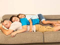 «Да сколько можно!»: четыре совета работающим родителям, измотанным пандемией