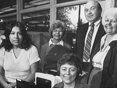 Как руководителю сохранить друзей на работе