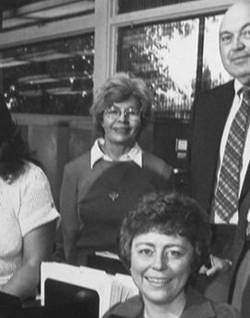 Как руководителю сохранить друзей на работе