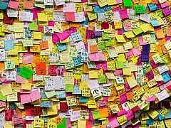 Добиваетесь ответа? Поможет стикер