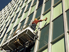 А кто из ваших сотрудников занят «чужой работой»?