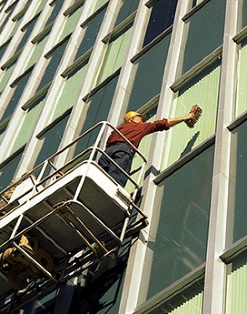 А кто из ваших сотрудников занят «чужой работой»?