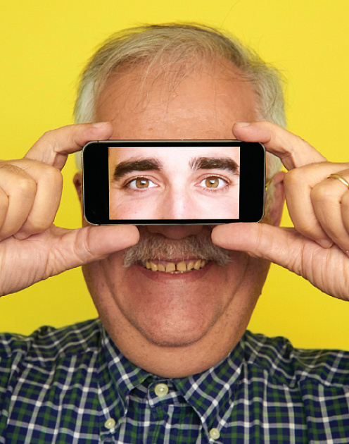 Старшее поколение не спешит уходить. Что делать молодым?