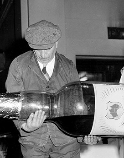 Кто много работает, тот пьет