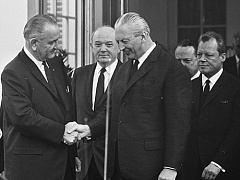 Базовый гардероб лидера, или «И в пир, и в мир»