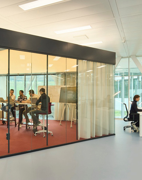 «Идеи для лидера»: СЕО Airbnb о вовлеченности в детали, уроки переговорщика и вредные привычки руководителя