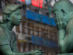 Не стоит домысливать за других