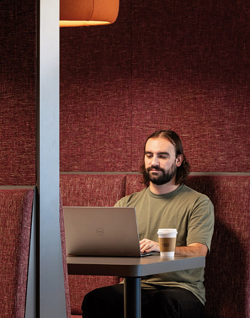 Исследование: Использование ИИ в работе делает нас более одинокими и менее здоровыми