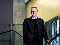 Человек, который перевернул мир нейросетей: кто такой Джеффри Хинтон