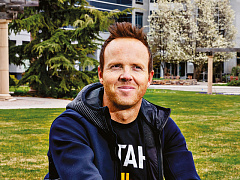 «20 лет крутых поворотов научили нас изобретать себя заново»