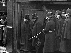 Полиция уже в офисе: что делать?