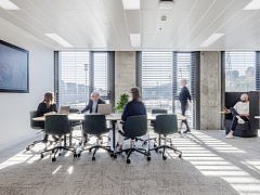 Идеи для лидера: шуты на работе и руководители новой волны