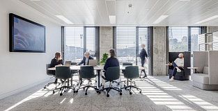 Идеи для лидера: шуты на работе и руководители новой волны