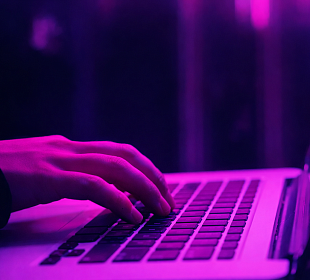 Идеи для лидера: дефицит правды у топов и новый уровень ИИ-кибератак