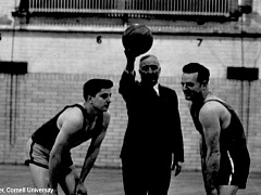 Менеджмент (пока еще) не лидерство