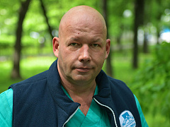 «В обычной жизни врачи еще долго будут избегать близких контактов»