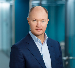 «Российские топы очень мало погружены в то, что происходит «внизу»: интервью с Василием Номоконовым