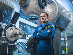 Лидерство на высоте четырехсот километров