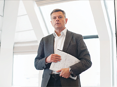 «С властью расставаться тяжело»